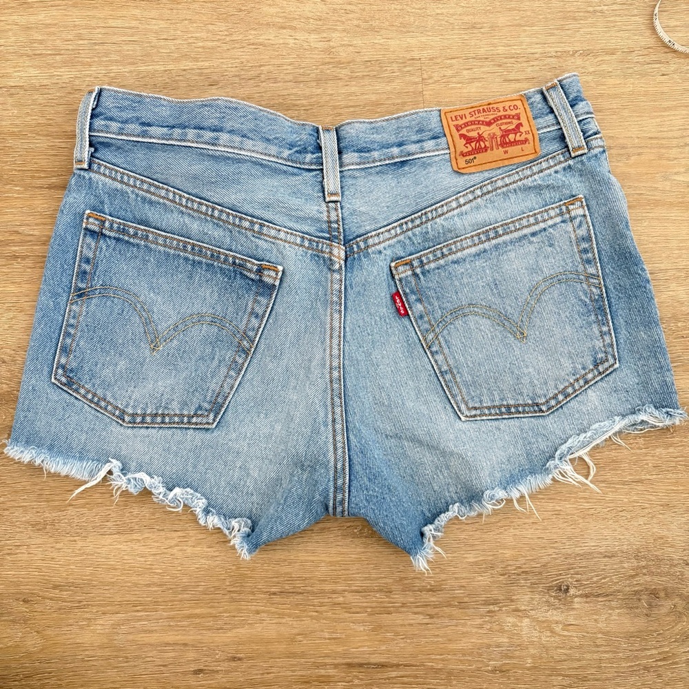 Levi’s shorts - Picture 3 of 4